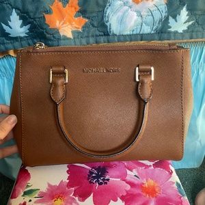 Michael kors crossbody